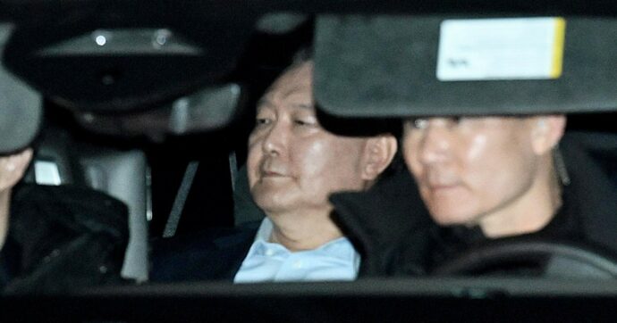 Corea, arrestato il presidente Yook: “Impeachment”
