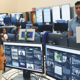 Copertina di L’illusione collettiva che Facebook sia una fonte di verità