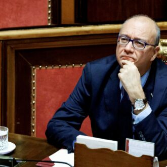 Copertina di Bibbia, saghe e storia patria: la nuova scuola di Valditara