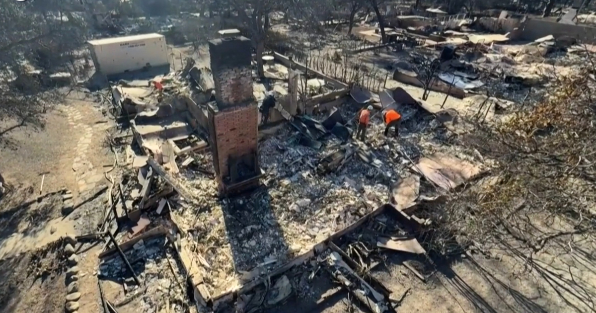 Incendi a Los Angeles, rasi al suolo interi quartieri di Altadena: nel video la distruzione lasciata dalle fiamme