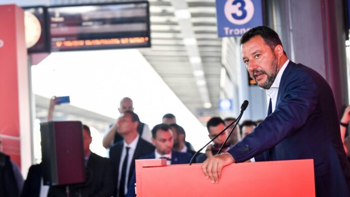 Addio ai carnet Smart, Trenitalia fa cassa sui lavoratori pendolari. Salvini ne risponda!
