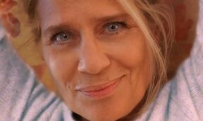 Copertina di “La mia dieta a 65 anni? Mangio carne rossa e uova, bevo latte crudo e non mi interessa se ‘certi’ dicono che non fa bene. La medicina non è una scienza esatta”: il post di Heather Parisi (che limita i commenti)