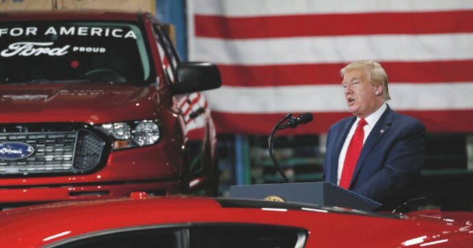 Copertina di Biden va oltre Trump: stop alle automobili  con  tecnologia cinese