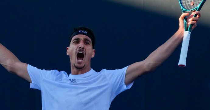 Australian Open, immenso Sonego: batte al quinto set il prodigio Fonseca e  spegne l'hype attorno al brasiliano - Il Fatto Quotidiano