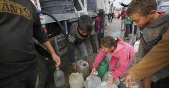 Copertina di “A Gaza i bisogni umanitari sono a livelli catastrofici. Ora servono aiuti massicci, le persone hanno disperata necessità di acqua e cibo”