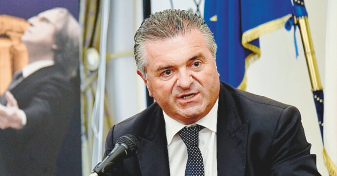 A Salerno il dem Alfieri agli arresti ma non molla