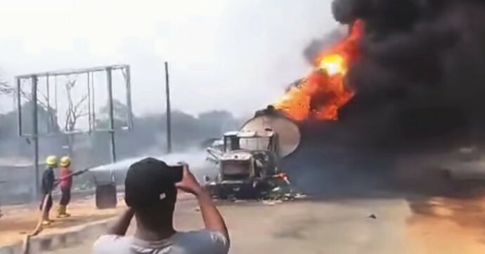 Un’autocisterna esplode in Nigeria. Almeno 60 morti