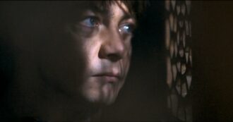 Copertina di L’uomo nel bosco, tra Hitchcock e Chabrol lo spiazzante, perverso e sconvolgente film di Alain Guiraudie