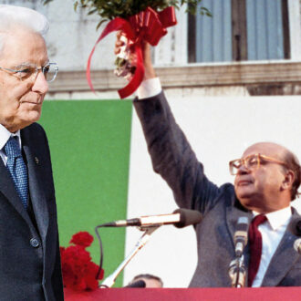 Copertina di Mattarella celebra Craxi e si scorda di essersi dimesso contro la Mammì