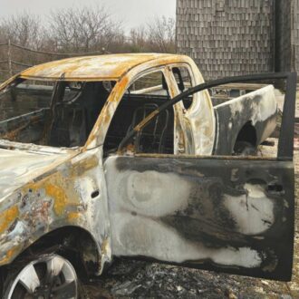 Copertina di Bruciata l’auto dell’ex parà. Ha scritto un libro anti-Usa