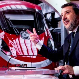 Copertina di Treni, furto in una centralina. E Salvini riscopre le Camere