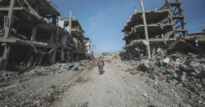 Il giornalista Safwat al-Kahlout: “Per i gazawi inizia un’altra guerra, tra le macerie e l’Idf”