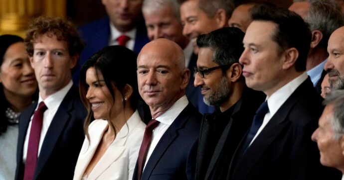 Trump II, come nel 2017 ma più concreto. E firma i primi decreti esecutivi