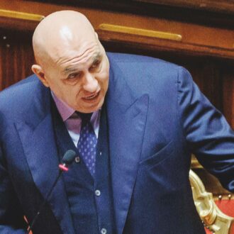 Copertina di Crosetto ammette: “La Russia vince, nuova fase con Trump”