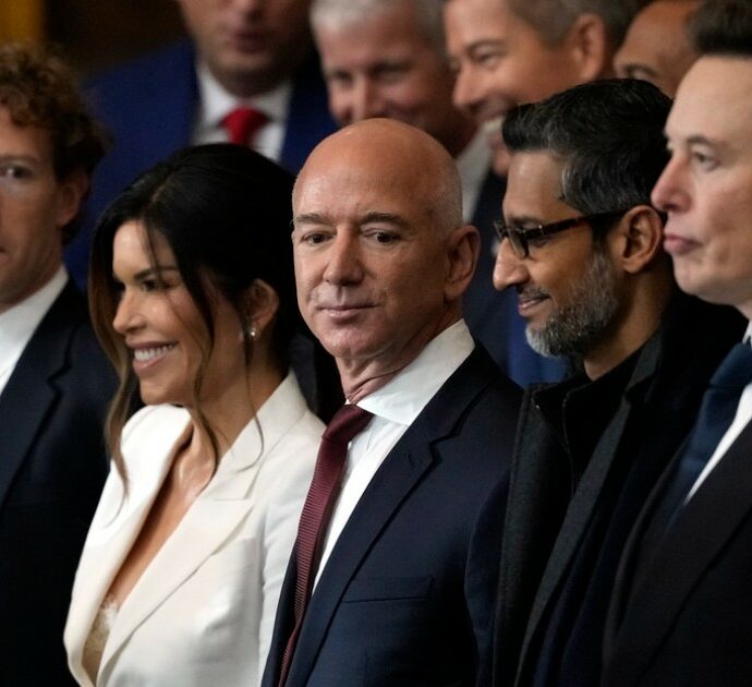 Rettiliani tra noi: quando la fantascienza svela i ‘sociopatici’ al potere