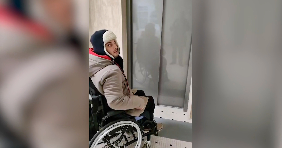 De Luca inaugura la stazione di Sant’Agnello, ristrutturata perché sia accessibile ai disabili. L’ascensore per chi è in carrozzina? Non funziona