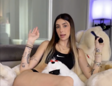 Copertina di “Ho aperto OnlyFans per gioco. Ho fatto due video al massimo, sono soldi regalati. Le belle ragazze fanno le mantenute”: la rivelazione di Michelle Comi