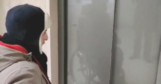 Copertina di De Luca inaugura la stazione Eav: l’ascensore non va