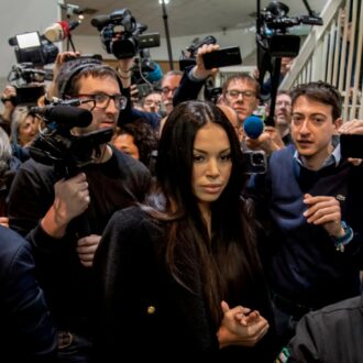 Copertina di Ruby ter, Cassazione smonta le assoluzioni: “Sentenza viziata nell’intero ragionamento”