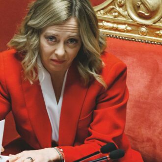 Copertina di Santanchè isolata, La Russa non riesce a convincerla a dimettersi