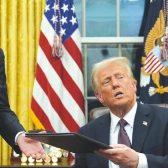 Copertina di Ucraina, Trump: “Caro Vlad, stop a guerra ridicola o avrai altre sanzioni”