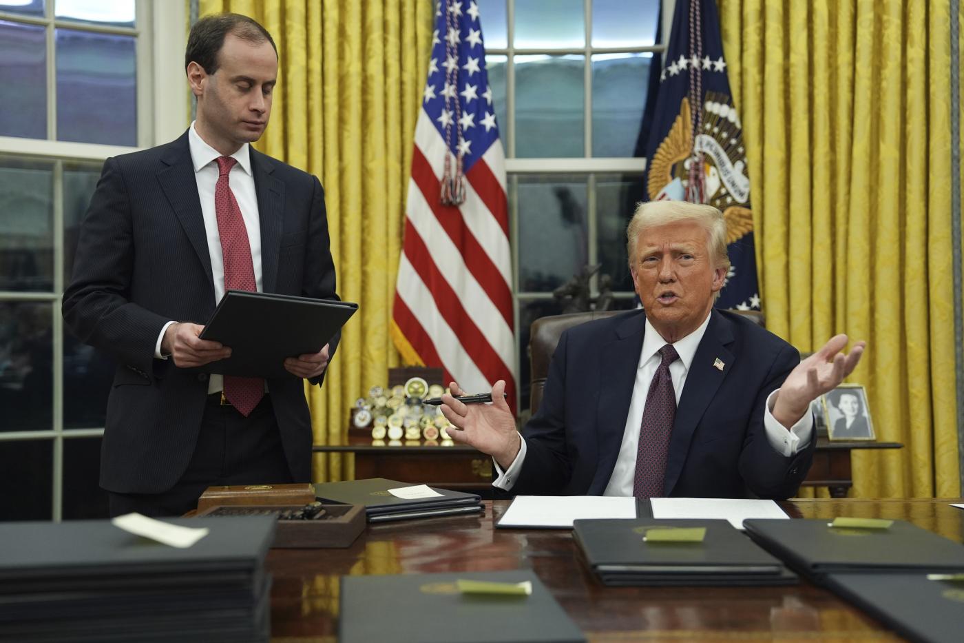 Trump fa rimettere il pulsante per portargli la Diet Coke nello studio ovale, ma non è l’unica novità: ecco cos’altro ha portato