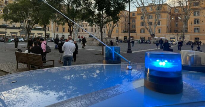 Accoltellato alla gola fuori da scuola. È grave