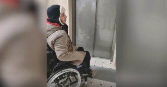 Copertina di L’ascensore Eav è senza collaudo, ma De Luca taglia il nastro