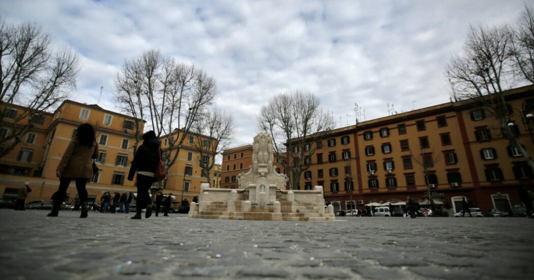 https://st.ilfattoquotidiano.it/wp-content/uploads/2025/01/23/piazza-testaccio-1200--1050x551.jpg