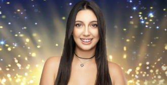 Copertina di “Mi sono finta morta con sopra i corpi massacrati del 7 ottobre. Sono sopravvissuta”: Yuval Raphael rappresenterà Israele all’Eurovision Song Contest 2025