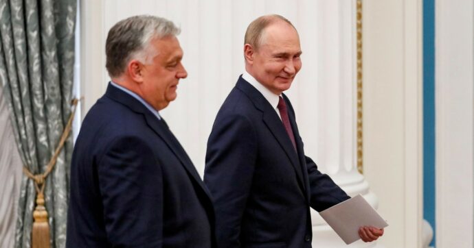 Sanzioni alla Russia, Orbán dice (ancora) no e ricatta