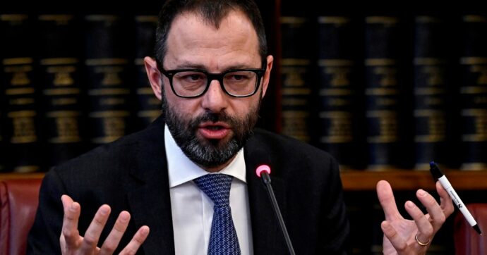 Centrosinistra, Patuanelli: “È interessante l’idea di andare divisi, però non si vince al centro”