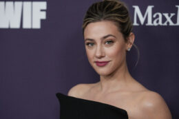 Copertina di “Ho avuto un disturbo alimentare sul set di Riverdale. La mia dismorfia corporea è impazzita perché volevo le braccia più magre”: lo confessa Lili Reinhart