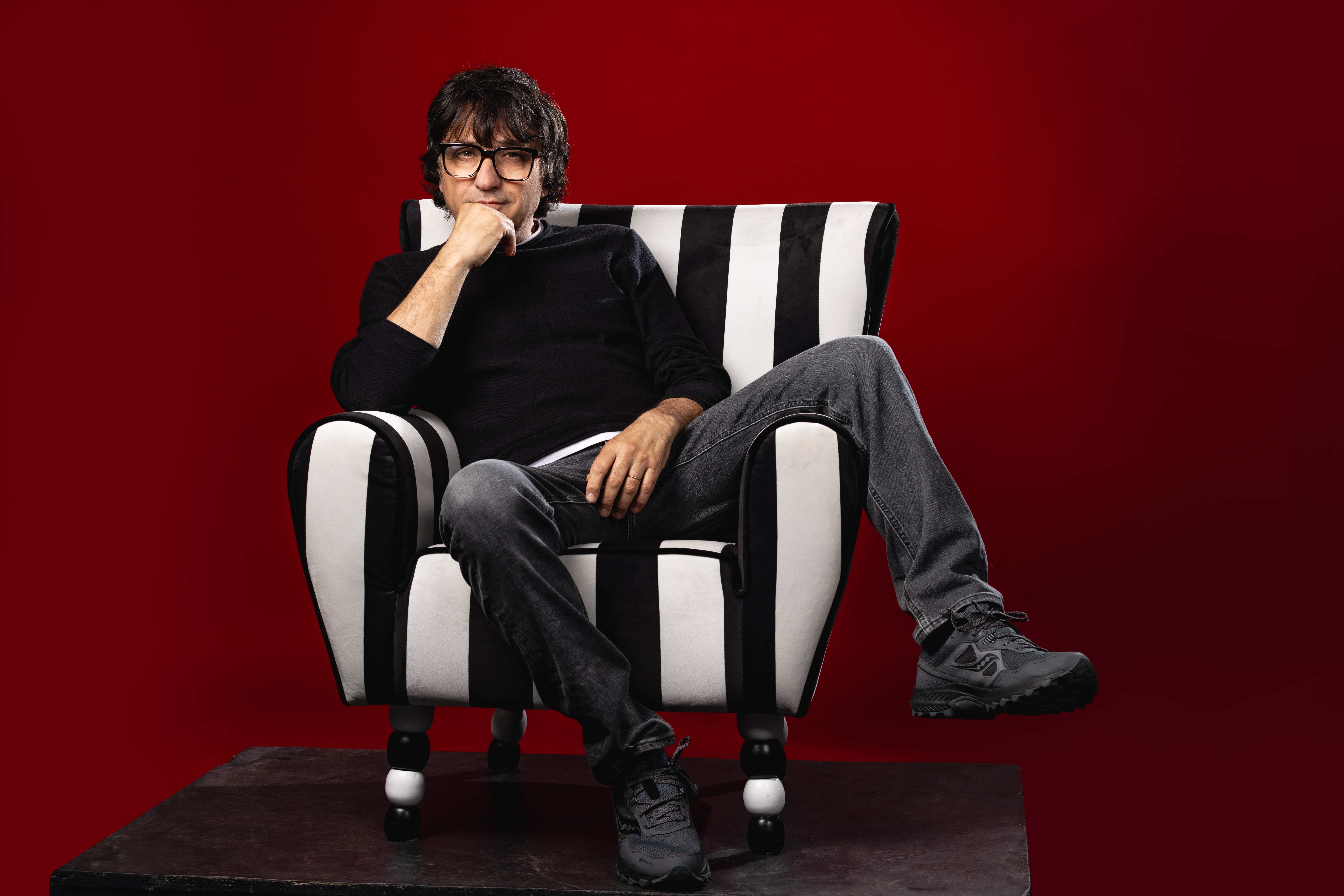 Dario Ballantini: “Ai night club tra le spogliarelliste imitavo Dario Fo, Paolo Conte o Ray Charles. Ma sotto i tavoli c’era attività frenetica, armeggiavano”