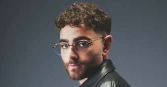 Copertina di “La chitarra con lo scotch, papà, Pino e i filetti di pesce”