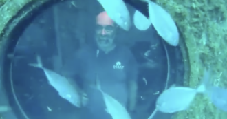 Copertina di Vive 120 giorni in una capsula sommersa nel mare, Rudiger Koch è nel Guinness World Records: “E stato meraviglioso, quando si fa buio è luminoso”