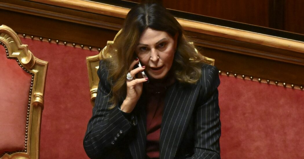 Sfiducia a Santanchè, in Aula alla Camera la discussione sulla mozione di Silvestri: la diretta tv