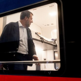 Copertina di Salvini insiste: “I privati nelle Fs”. Il governo sogna 4 mld di incassi