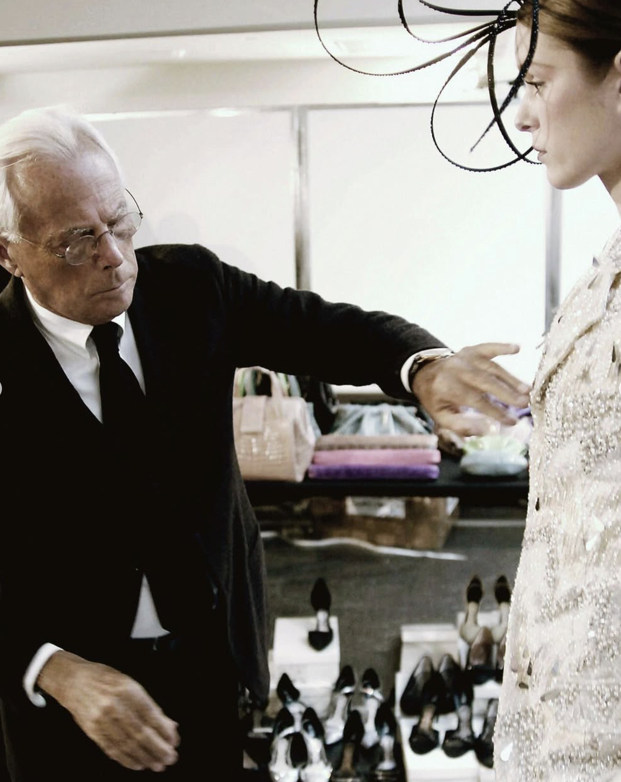 non 232 stato facile per me non sentire il vostro applauso in diretta giorgio armani compie 91 anni il ringraziamento al pubblico dopo il ricovero
