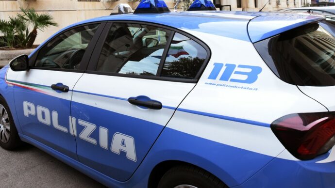 Palermo, uomo ucciso a colpi di pistola nella schiena: l’agguato di fronte alla farmacia dove lavorava