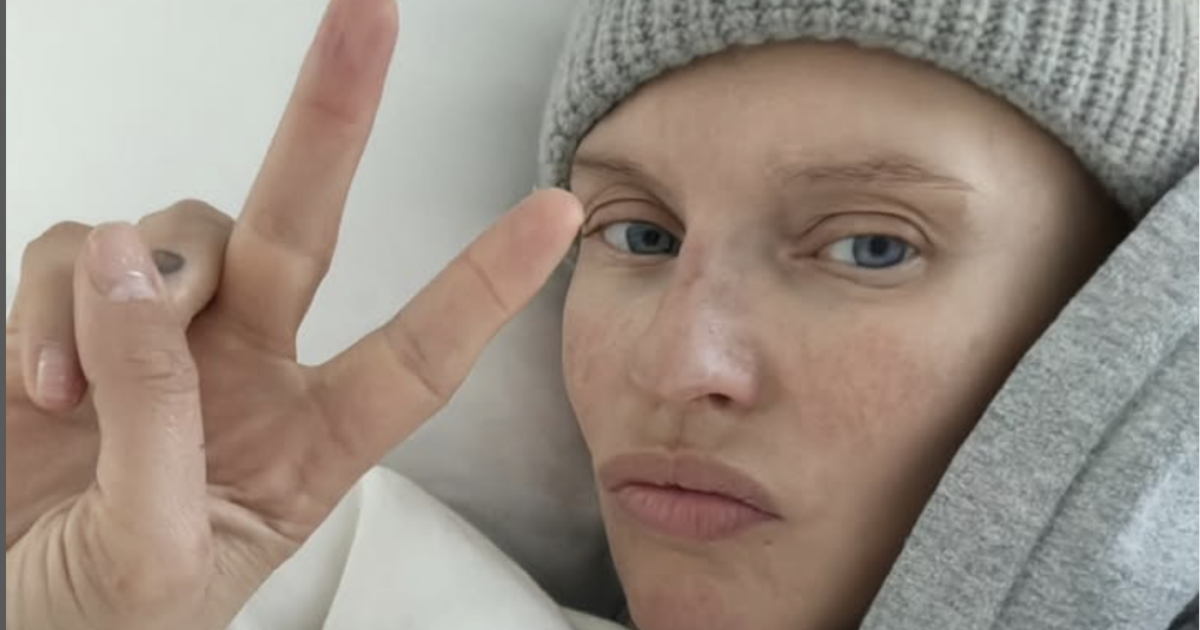 Bianca Balti: “Il cancro è stato come una condanna a morte, la mia battaglia non è ancora finita. Non mi ha ucciso ma mi ha fatto amare molto di più la vita”