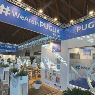 Copertina di Le Regioni? Agenzie viaggi (a sbafo) della casta