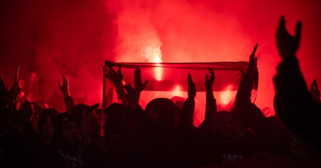 https://st.ilfattoquotidiano.it/wp-content/uploads/2025/01/29/tifosi-psg-1050x551.jpg