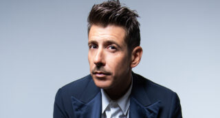 Copertina di Sanremo 2025, Francesco Gabbani: “La cosa più bella della mia vita? La mia compagna Giulia. Mi supporta, sopporta e viene con me all’Ariston” – IL VIDEO