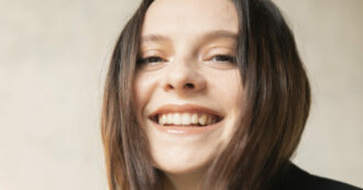 Copertina di Sanremo 2025, Francesca Michielin: “Ho dedicato a uno st**zo la mia canzone. Ho portato da casa il mio cuscino con la federa in seta” – IL VIDEO