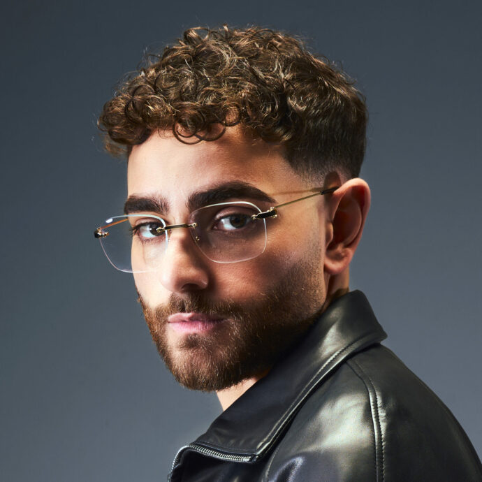 Sanremo 2025, Rocco Hunt: “Nella valigia porto il diffusore per capelli per sviluppare sempre di più il mio riccio. Il mio omaggio a Pino Daniele” – IL VIDEO