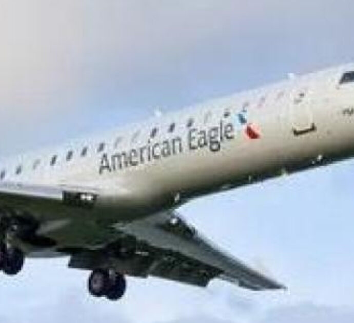 Oltre 120 viaggi gratis e poi l’arresto per frode: finto assistente di volo finisce in tribunale