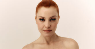 Copertina di Sanremo 2025, Noemi: “Ti stringerei fino ad odiarti, il mio inno all’amore. Ozempic? Molto hanno contribuito i social e la situazione sociale che viviamo” – IL VIDEO