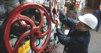 Copertina di Il FT: “A Bruxelles si negozia il gas russo insieme alla pace”