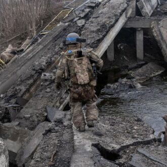 Copertina di Kiev prova a inviare al fronte anche i diciottenni (volontari)
